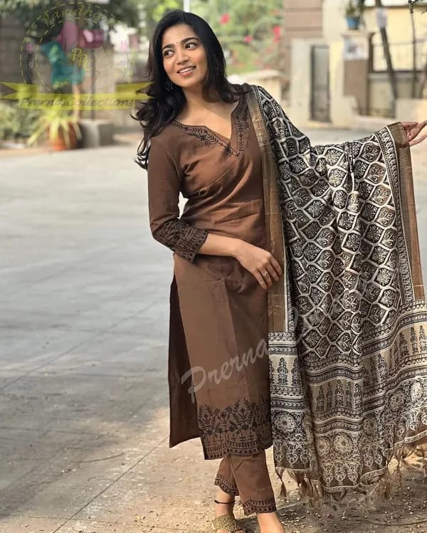 Khadi Cotton kurti & Khadi Cotton Pants with Kantha Embroider